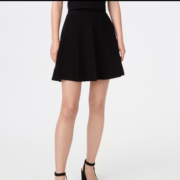 Club Monaco Dresses & Skirts - NWT Club Monaco Carly Sweater Skirt Size S